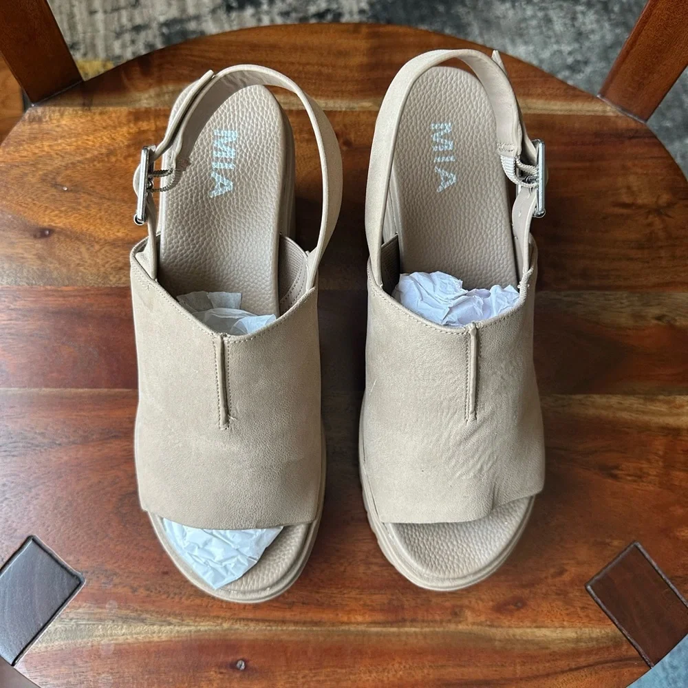 MIA Women's Tan Platform Sandals